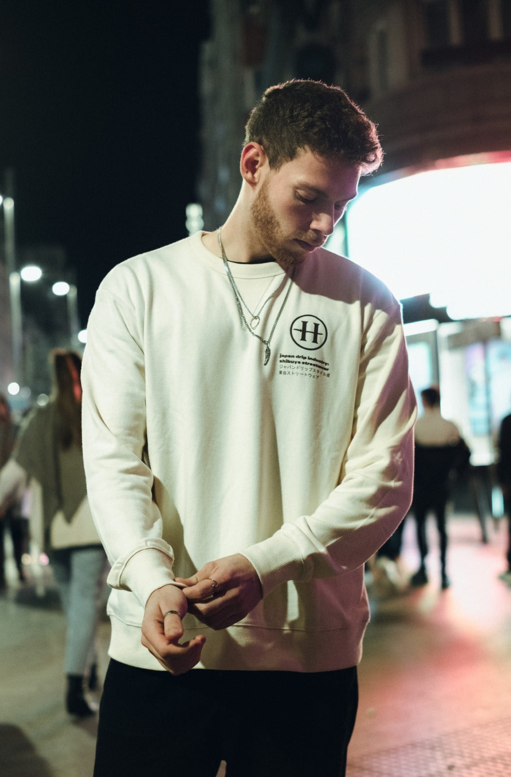 Sudadera "Shibuya Streetwear" – Estilo minimalista japonés